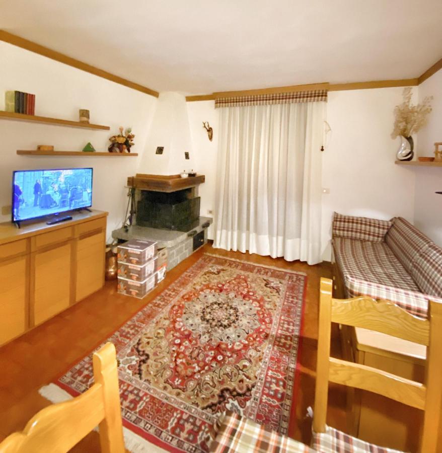 Trilocale Accogliente Con Camino A Pochi Minuti Da Madonna Di Campiglio Apartment Spiazzo  Luaran gambar